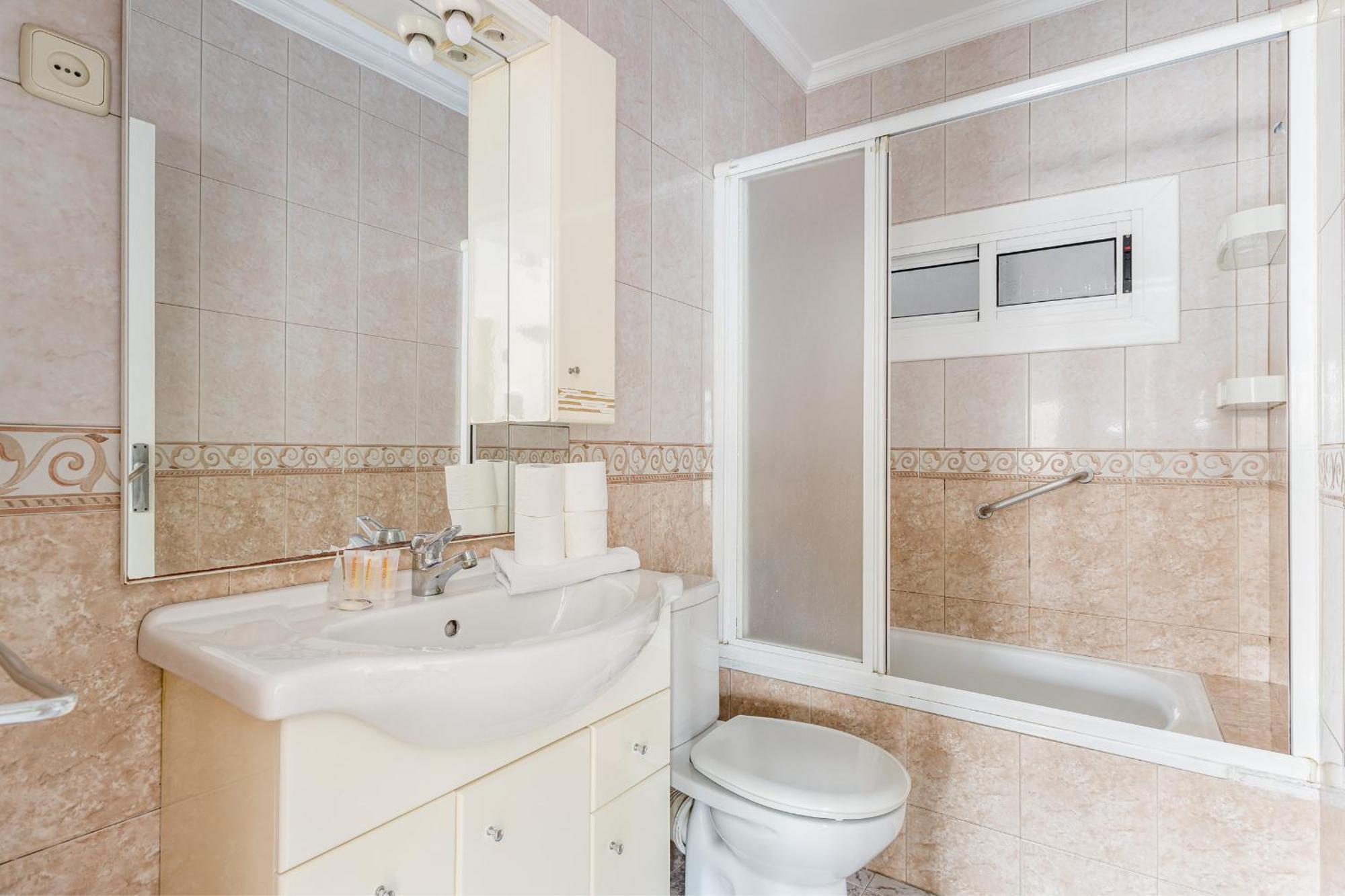 Besos - Bright Apartment Close To Congress & Port Sant Adria de Besos Εξωτερικό φωτογραφία